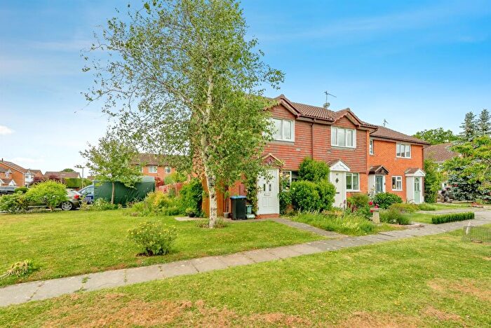 2 Bedroom End Of Terrace House For Sale In Hayes Walk, Smallfield, Horley, RH6