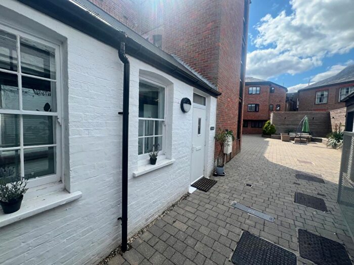 1 Bedroom Apartment To Rent In High Street, Chesham, HP5