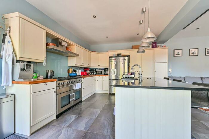 5 Bedroom End Of Terrace House To Rent In Bedford Hill, Balham, London, SW12