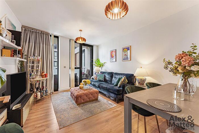 1 Bedroom Flat For Sale In Quebec Way, Canada Water, SE16