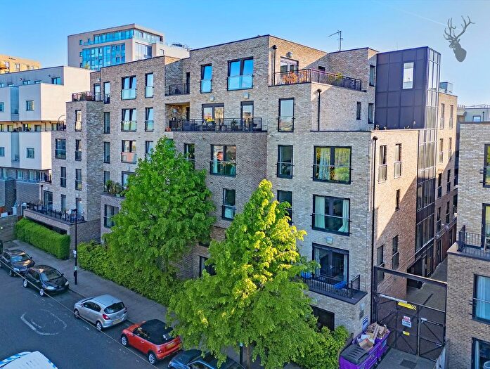 2 Bedroom Flat For Sale In Newton Court, Bow, E3