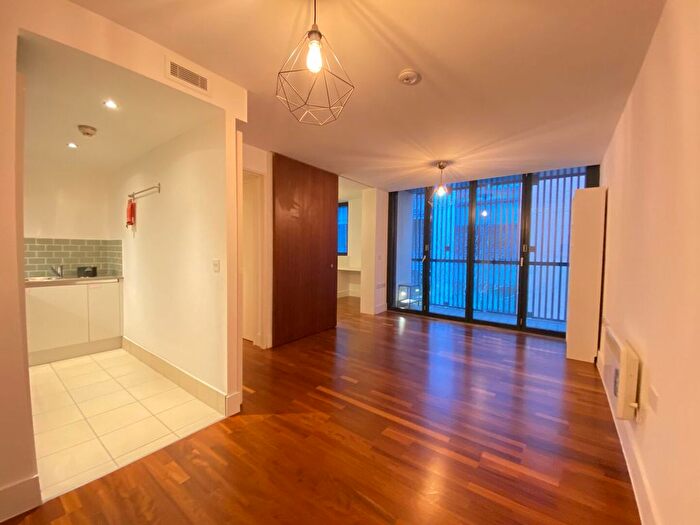 2 Bedroom Flat To Rent In Burton Place, Manchester, M15