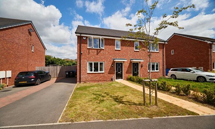 3 Bedroom Semi-Detached House For Sale In Donald Cobley Close, Hinckley, LE10