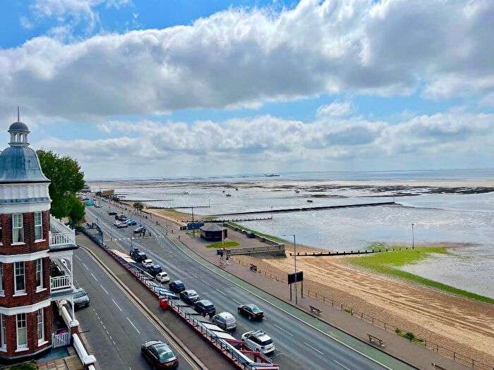 1 Bedroom Flat For Sale In Westcliff-On-Sea, Essex, SS0