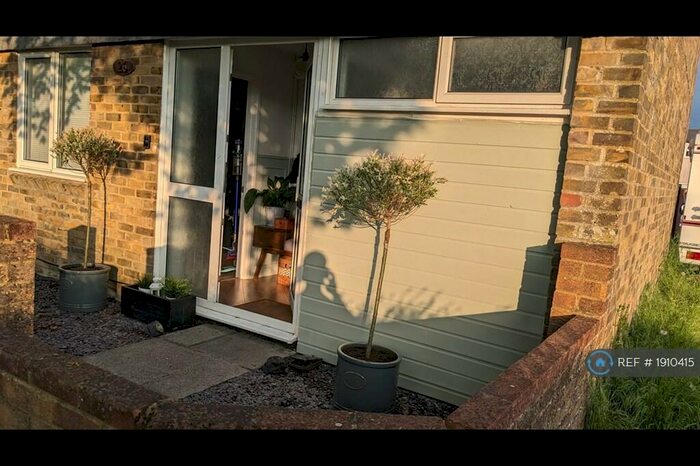 3 Bedroom End Of Terrace House To Rent In Malvern Close, Basingstoke, RG22