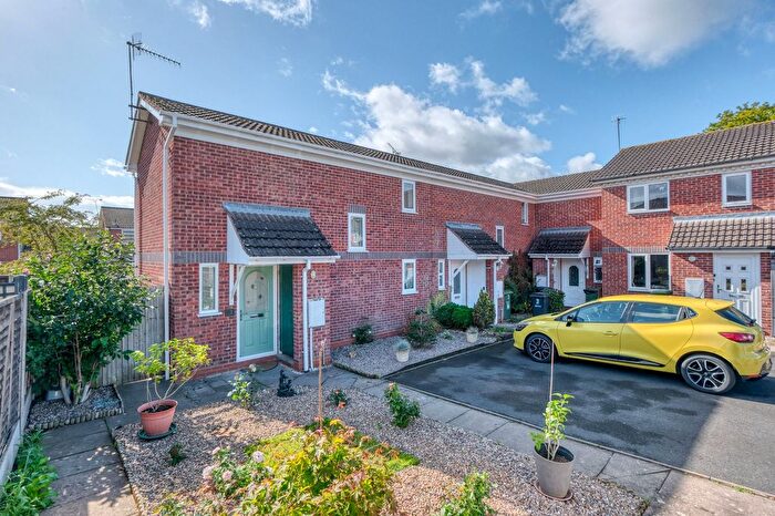 2 Bedroom End Of Terrace House For Sale In Portsmouth Close, Worcester, WR5