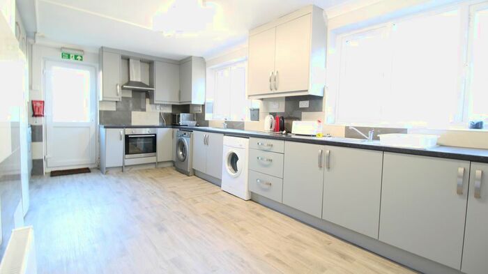 6 Bedroom Detached House To Rent In Kings Road, Cowley, Uxbridge, UB8