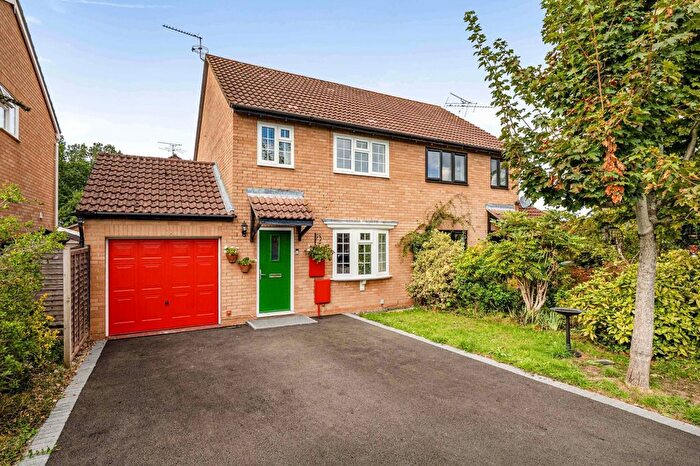 3 Bedroom Semi Detached House For Sale In Wheeler Close, Burghfield Common, Reading, RG7