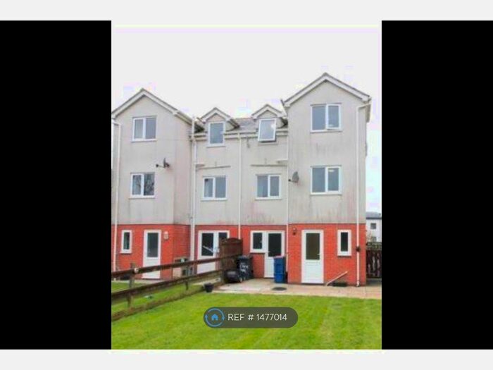 4 Bedroom Semi-Detached House To Rent In Penybonc, Amlwch, LL68