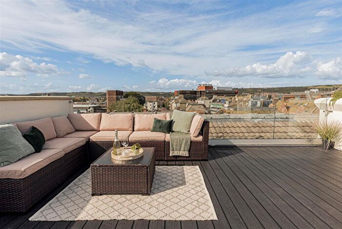 3 Bedroom Flat For Sale In Pleydell Gardens, Folkestone, CT20
