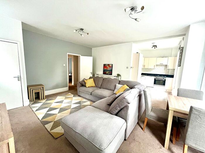 2 Bedroom Apartment To Rent In Palatine Road, West Didsbury, M20