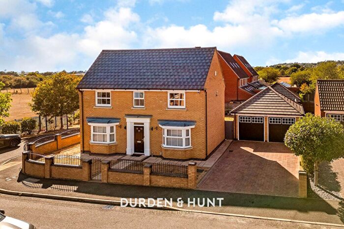 4 Bedroom Detached House For Sale In Litten Close, Collier Row, RM5