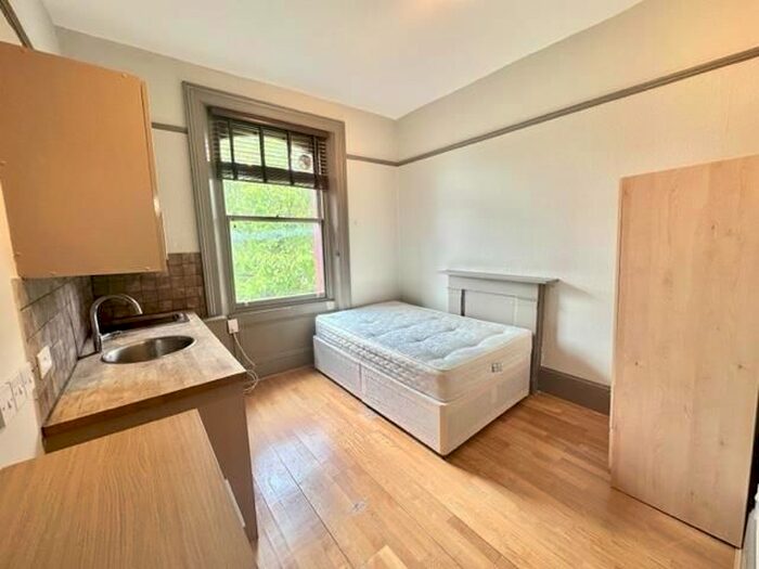 Studio To Rent In Belsize Avenue, London, NW3