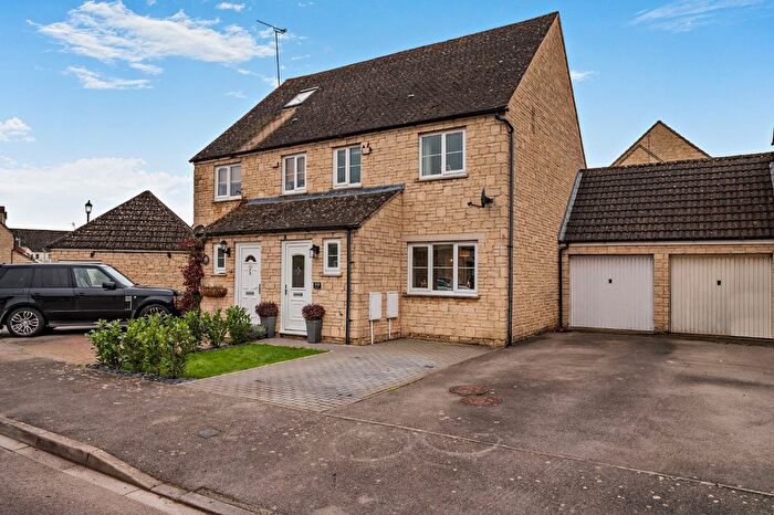 3 Bedroom Semi Detached House For Sale In Perrinsfield, Lechlade, Gloucestershire, GL7