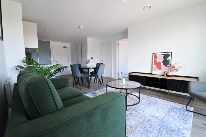 2 Bedroom Flat To Rent In Shale Lane, Salford, M5