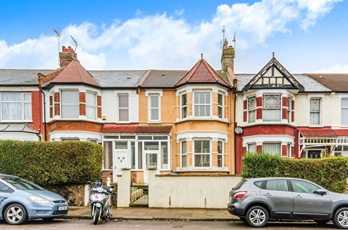 3 Bedroom Property To Rent In Squires Lane, Finchley, London, N3