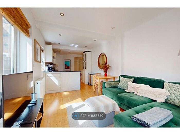 2 Bedroom Flat To Rent In Charteris Road, London, NW6