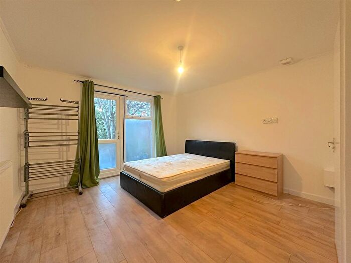 Studio To Rent In Juniper Way, Hayes, UB3