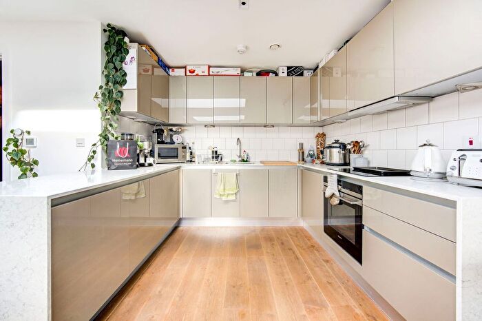 2 Bedroom Flat For Sale In Down Place, Hammersmith, London, W6