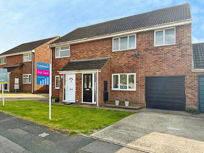 3 Bedroom Semi Detached House For Sale In Wakefield Close, Swindon, Wiltshire, SN5