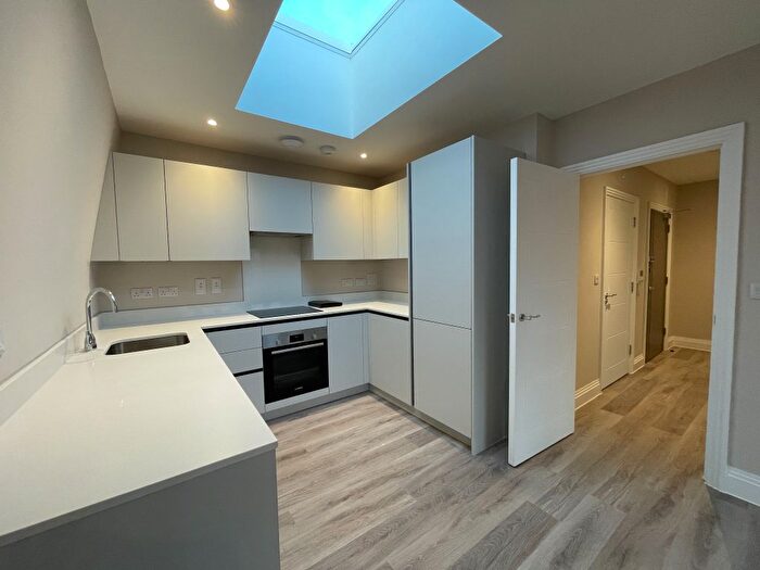 1 Bedroom Flat To Rent In Park Street, Maidenhead, Berkshire, SL6