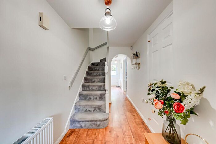 3 Bedroom Terraced House For Sale In Bascombe Grove, Crayford, Dartford, DA1