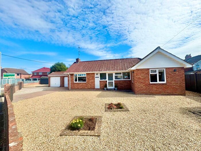 2 Bedroom Detached Bungalow For Sale In Killarney Avenue, Burnham-On-Sea, TA8