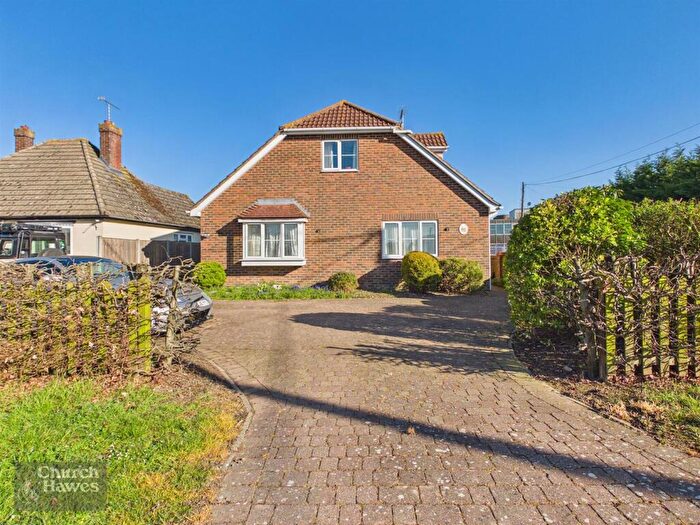 3 Bedroom Chalet To Rent In Barbrook Lane, Tiptree, CO5