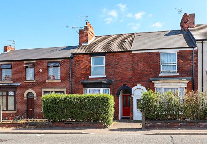 3 Bedroom Terraced House For Sale In Jawbones Hill, Chesterfield, S40