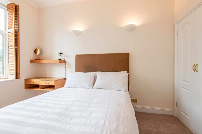 2 Bedroom Apartment To Rent In Hall Road, St John's Wood, London, NW8
