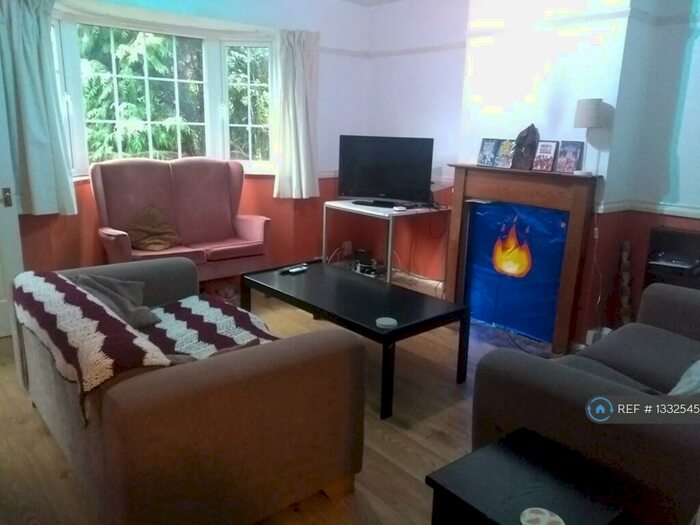 5 Bedroom Semi-Detached House To Rent In Hillspur Road, Guildford, GU2