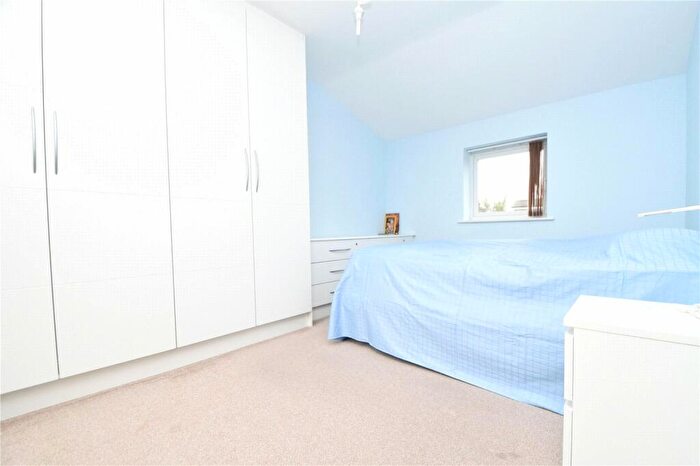 5 Bedroom Link Detached House For Sale In Waterstone Way, Greenhithe, Kent, DA9