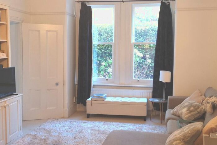 1 Bedroom Flat To Rent In Onslow Road, TW10