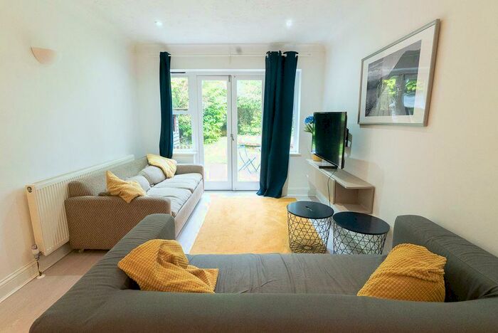 7 Bedroom Detached House To Rent In Cranford Way, Southampton, SO17