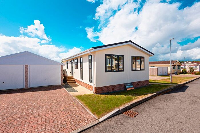 2 Bedroom Mobile/park Home For Sale In The Dell, Builth Wells, LD2
