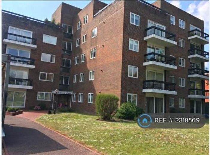 2 Bedroom Flat To Rent In Balmoral Court, Worthing, BN11