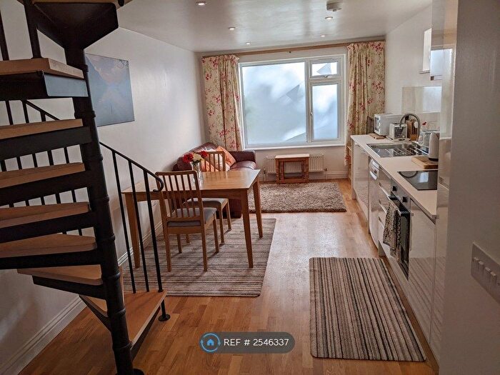 1 Bedroom Flat To Rent In Bideford Close, Woodley, Reading, RG5