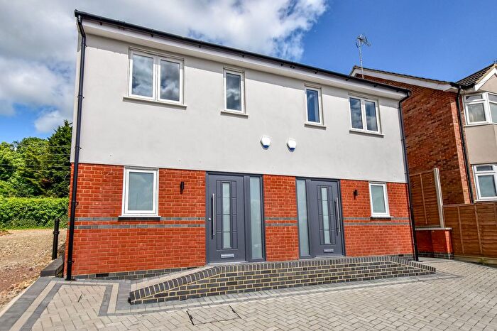 3 Bedroom Semi-Detached House For Sale In Primrose Hill, Kings Langley, WD4