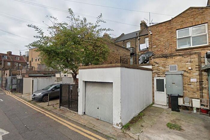 2 Bedroom Flat To Rent In High Street, Walthamstow, E17