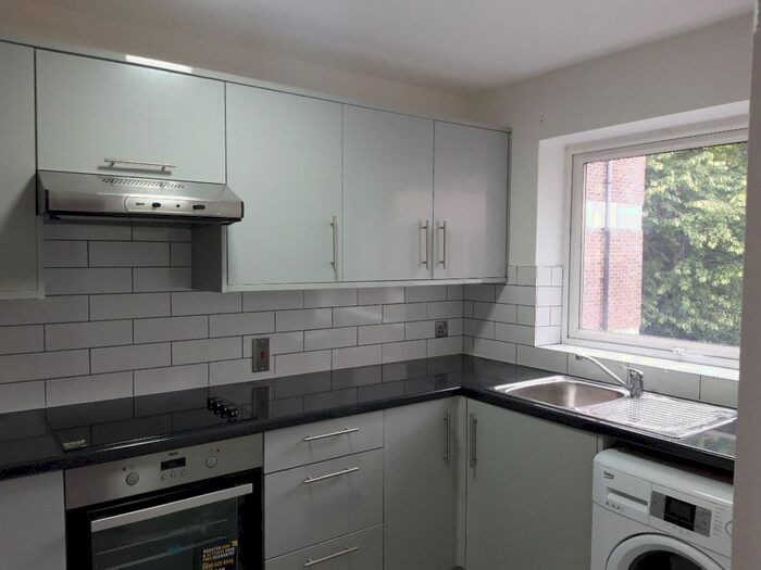 2 Bedroom Flat To Rent In Coombe Road, Croydon, CR0