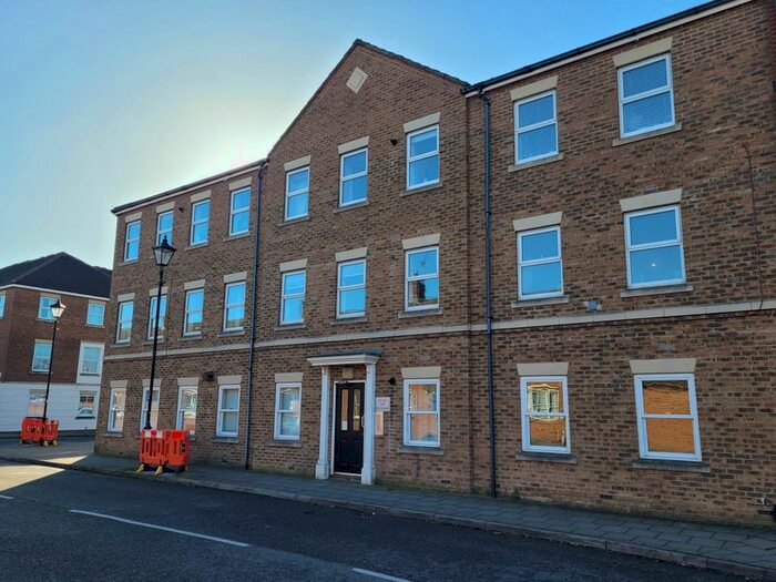 2 Bedroom Flat To Rent In Kingsgate, Aylesbury HP19