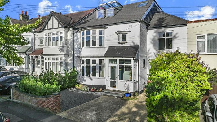 5 Bedroom Semi-Detached House To Rent In Kimberley Road, North Chingford, E4