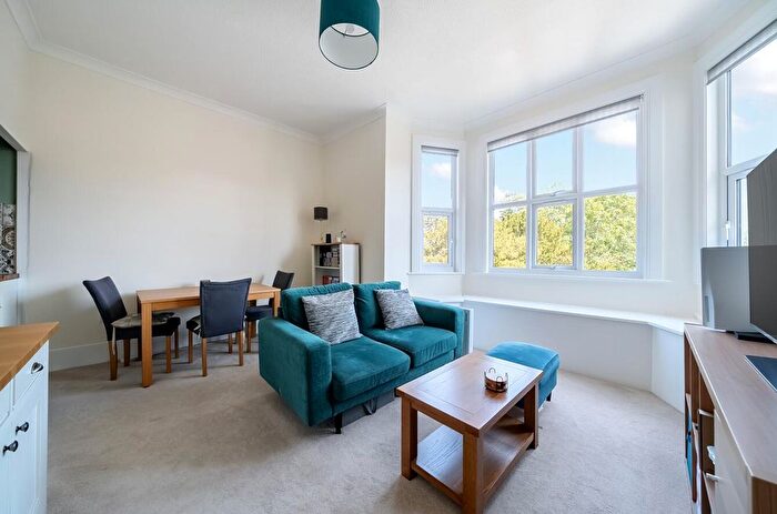 2 Bedroom Flat For Sale In London Road, St Floor, Guildford, GU1