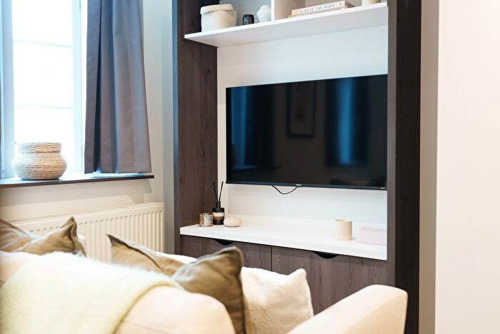 Studio To Rent In Apt, Churchill House Residence #, LS1