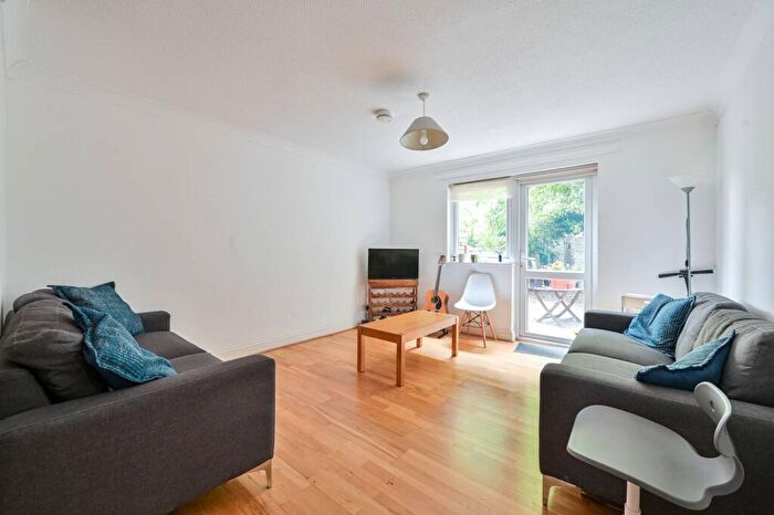 4 Bedroom Semi-Detached House To Rent In Canterbury Place, Elephant And Castle, London, SE17