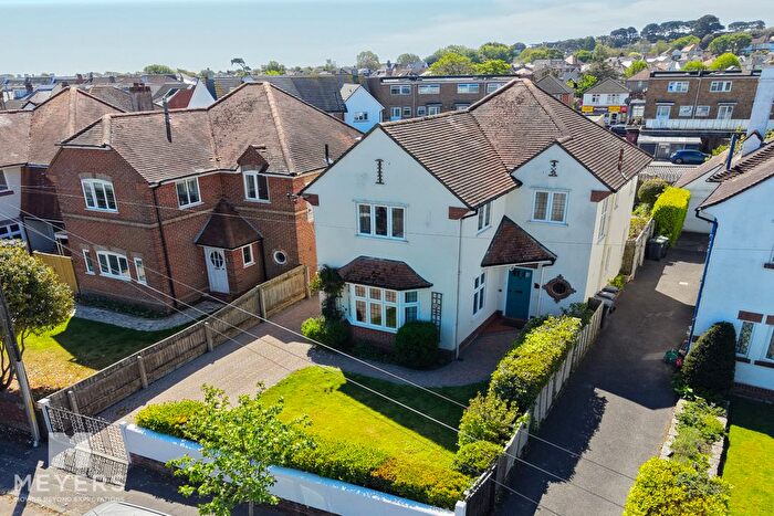 3 Bedroom Detached House For Sale In Donnelly Road, Bournemouth, BH6