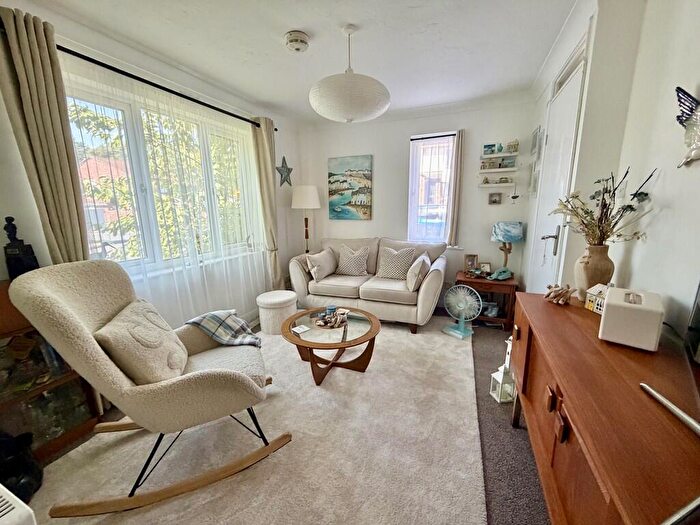 1 Bedroom End Of Terrace House For Sale In Rowan Drive, Creekmoor, BH17 - Photo 2
