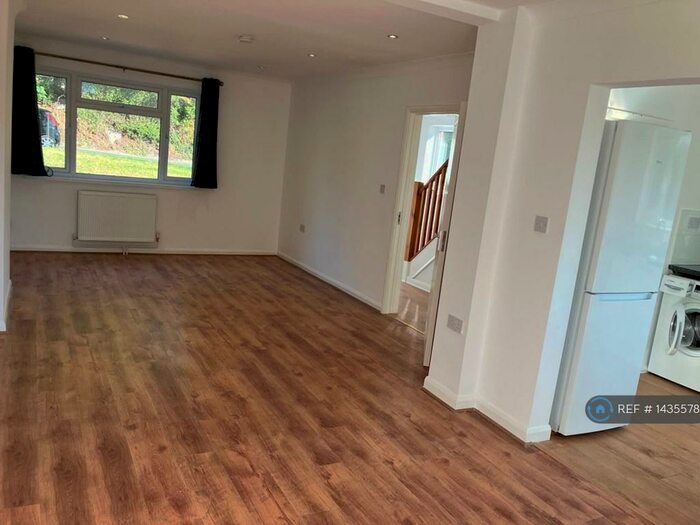 3 Bedroom Semi-Detached House To Rent In Tubbenden Lane, Orpington, BR6