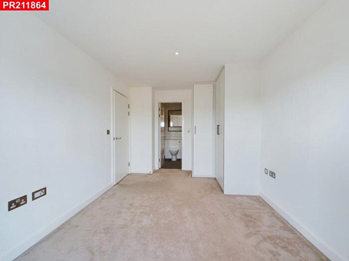2 Bedroom Flat To Rent In Beaufort Square, Colindale, – Bedrooms Flat, NW9