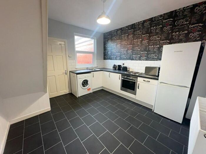 2 Bedroom Terraced House To Rent In Morden St, Kensington, L6